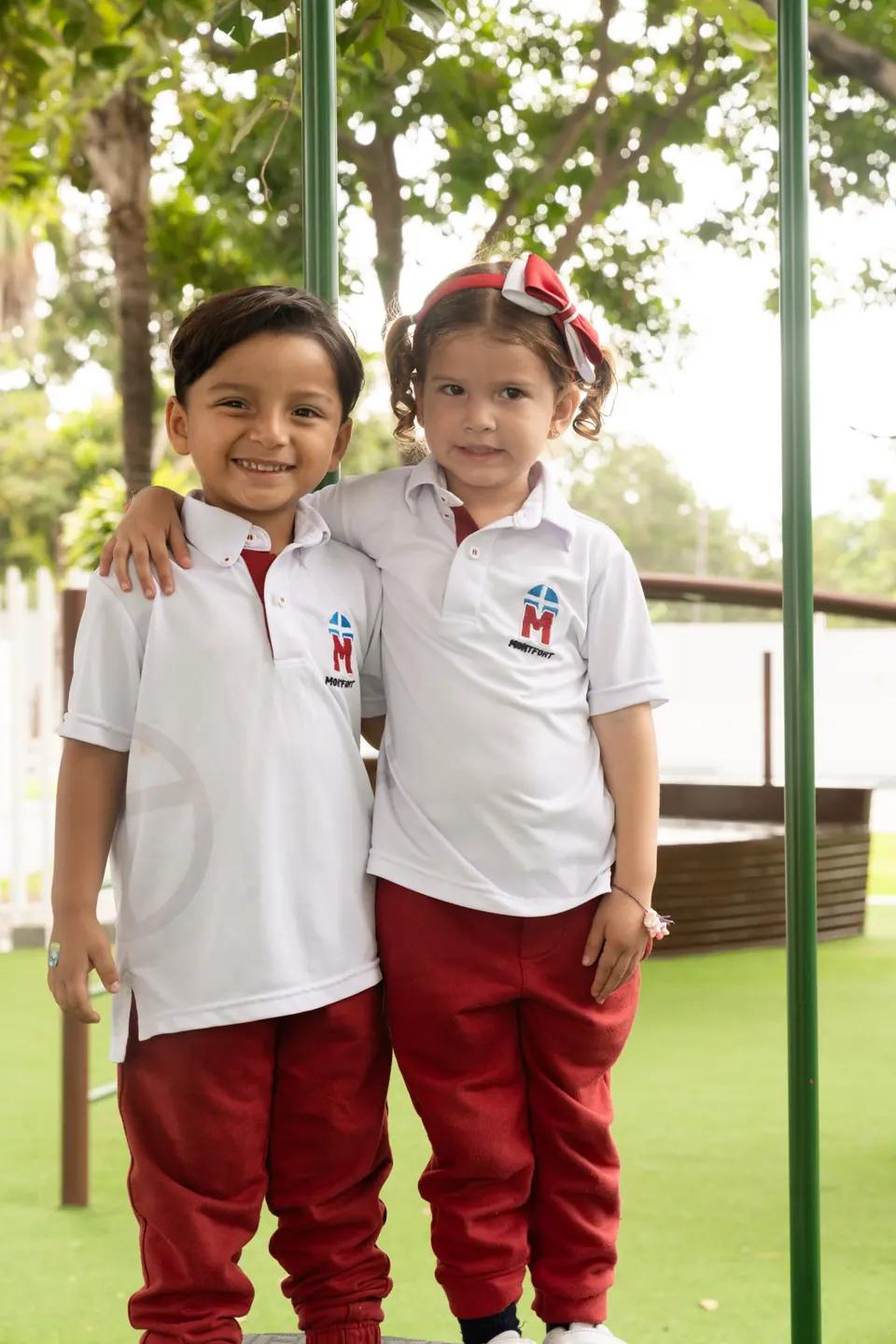 Niños de preescolar Montfort en el parque