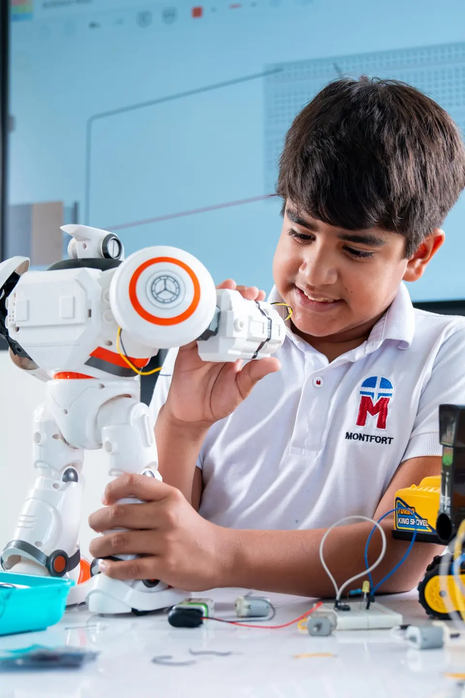 Estudiante en el STEAM Lab de Montfort